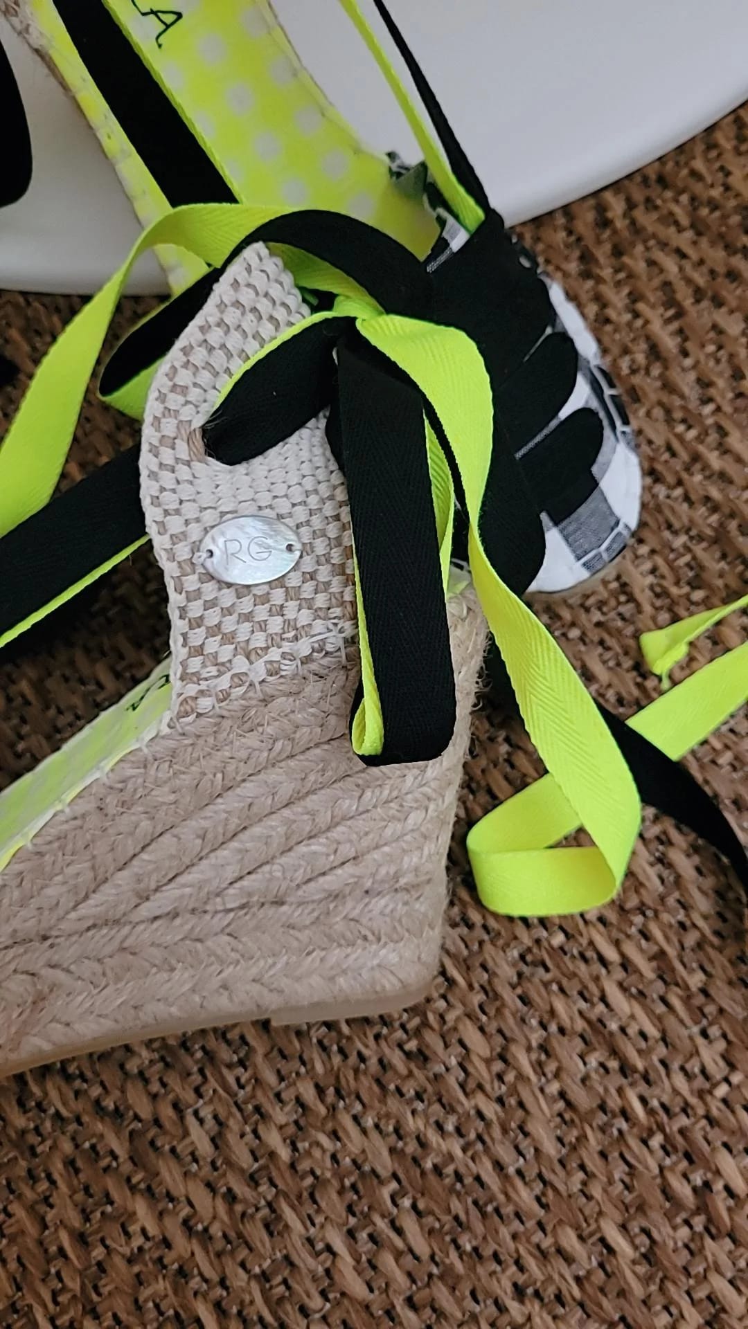 Alpargata Modelo Vichy Black & Fluor cuña de 10cm